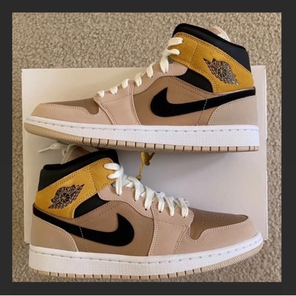 Women’s Air Jordan 1 Mid SE “Particle Beige” Size 8.5 - Picture 2 of 10